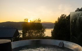 Woodland Bay Retreat-Hot Tub,Sauna And Bayview Retreat